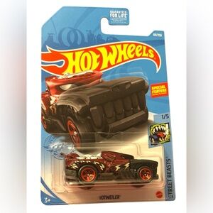 NWT Hot Wheels Hotweiler Street Beasts
